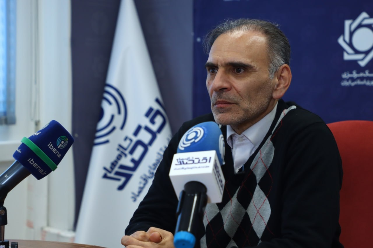 مهمترین نقش بانک مرکزی در تحقق شعار سال، کنترل تورم است مهمترین نقش بانک مرکزی در تحقق شعار سال، کنترل تورم است