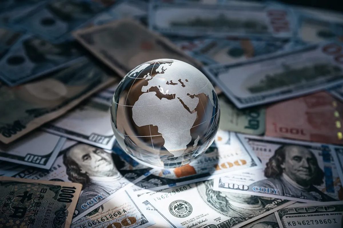 باید سایه سوداگری را از سر اقتصاد کم کنیم باید سایه سوداگری را از سر اقتصاد کم کنیم