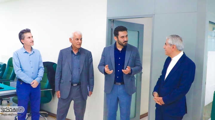 بازدید روسای کل اسبق بانک مرکزی از موسسه مطبوعاتی بازار پول و ارز