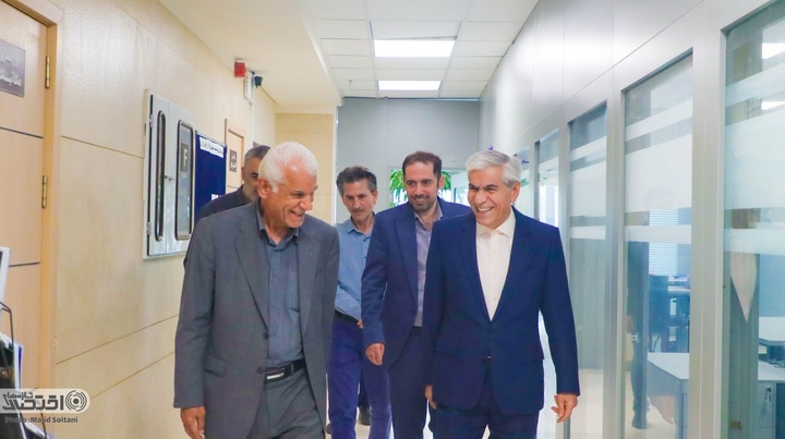 بازدید روسای کل اسبق بانک مرکزی از موسسه مطبوعاتی بازار پول و ارز