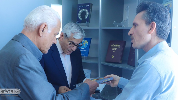 بازدید روسای کل اسبق بانک مرکزی از موسسه مطبوعاتی بازار پول و ارز