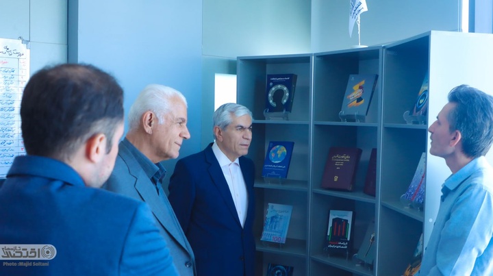 بازدید روسای کل اسبق بانک مرکزی از موسسه مطبوعاتی بازار پول و ارز