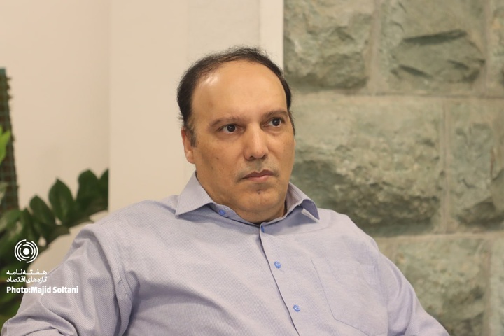 فرهاد حنیفی