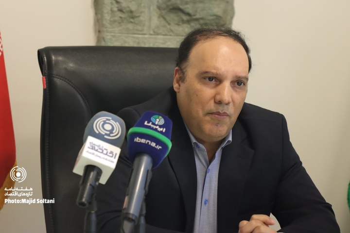 فرهاد حنیفی