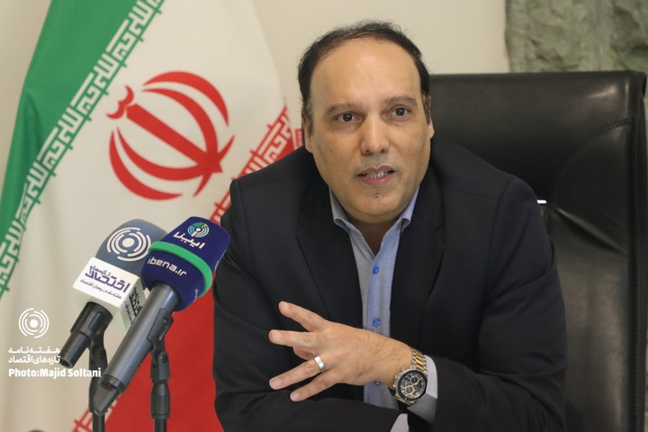 فرهاد حنیفی