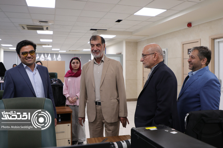 بازدید مرعشی و باهنر از هفته نامه تازه‌های اقتصاد