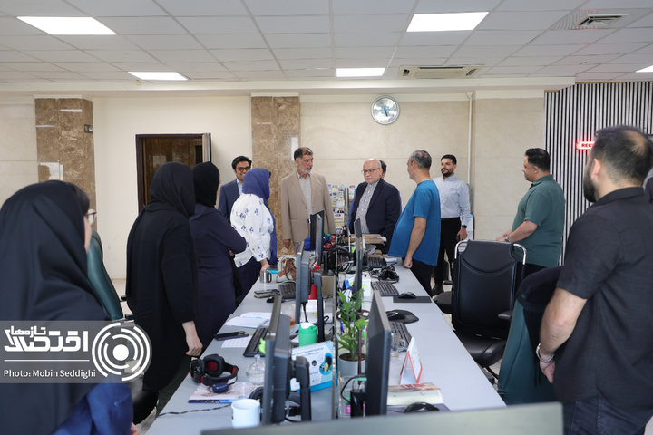 بازدید مرعشی و باهنر از هفته نامه تازه‌های اقتصاد