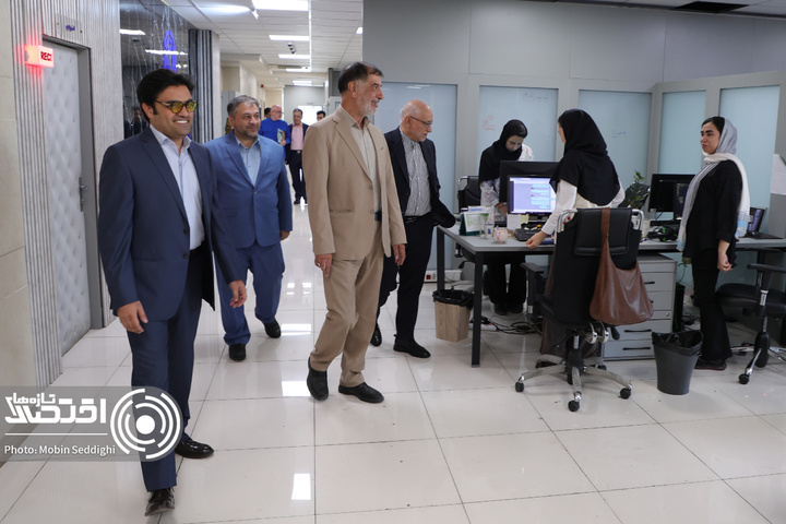 بازدید مرعشی و باهنر از هفته نامه تازه‌های اقتصاد