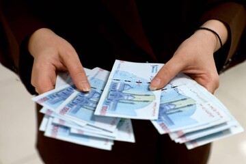 نقدینگی عقب نشست؛ آخرین سد ایران برابر تورم بالا
