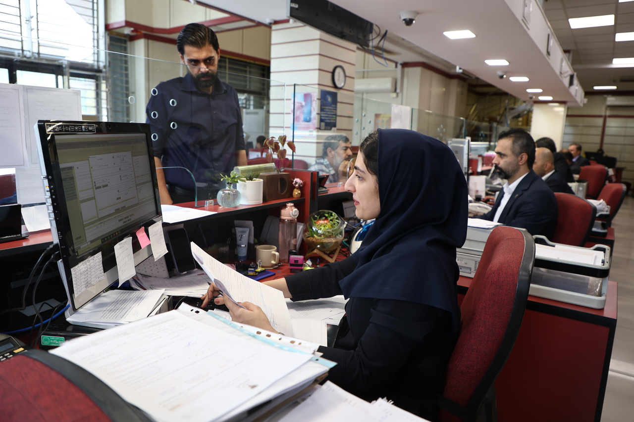 آرایش اداری ایران در بحران