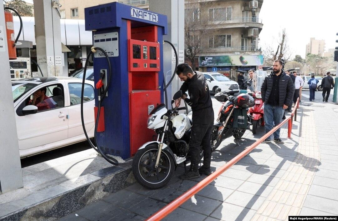 تکذیب حذف کارت سوخت خودروهای قدیمی؛ مالکان نگران نباشند